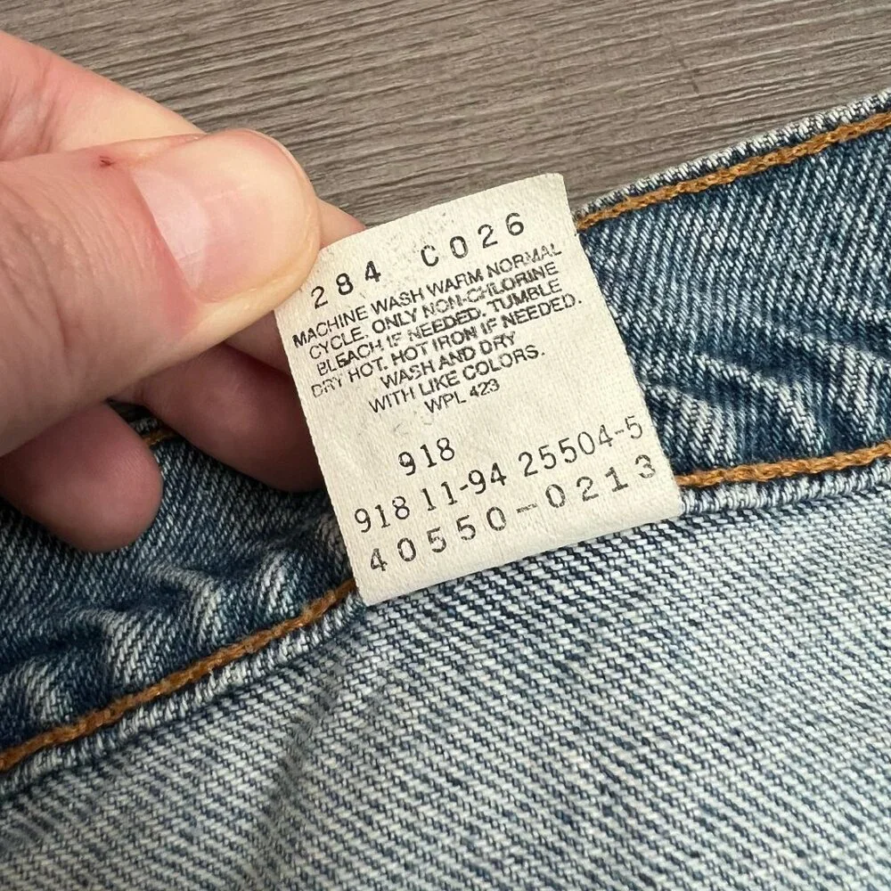 90s Levi’s 550s Relaxed Fit Tapered Leg Orange Tab Light Wash Jeans Sz 38X34